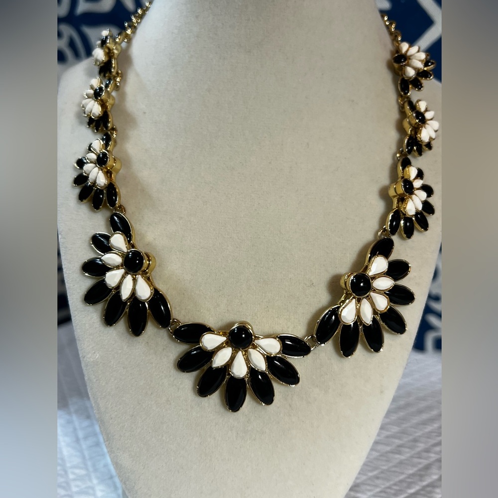 TALBOTS Necklace Black White Layered Petals 1980 Round Link - Picture 2 of 3